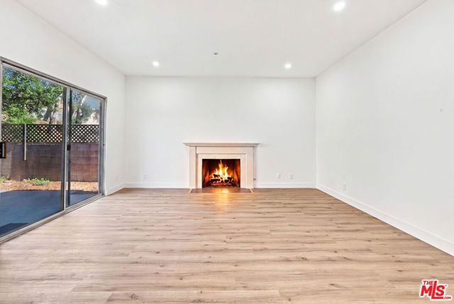 9400 Aqueduct Avenue, Los Angeles, CA 91343