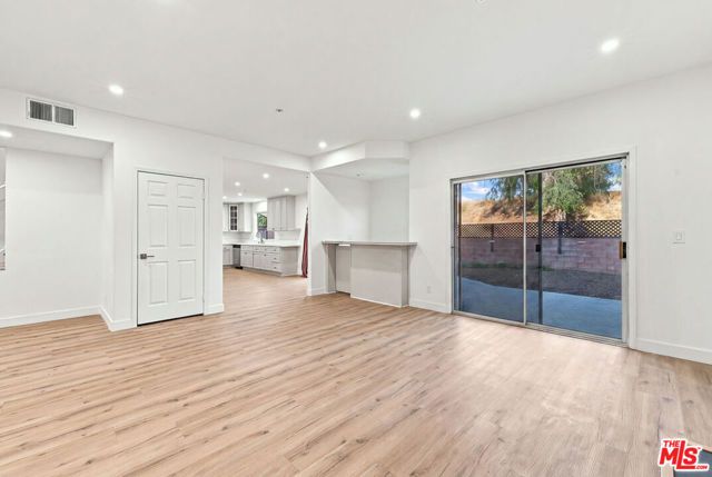 9400 Aqueduct Avenue, Los Angeles, CA 91343