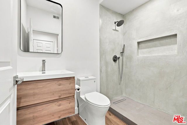 9400 Aqueduct Avenue, Los Angeles, CA 91343