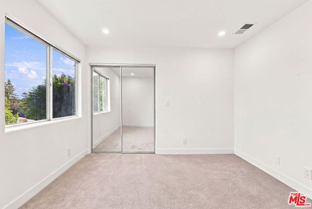 9400 Aqueduct Avenue, Los Angeles, CA 91343