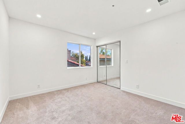 9400 Aqueduct Avenue, Los Angeles, CA 91343
