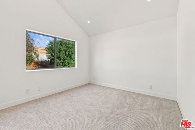 9400 Aqueduct Avenue, Los Angeles, CA 91343