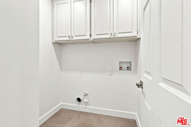 9400 Aqueduct Avenue, Los Angeles, CA 91343