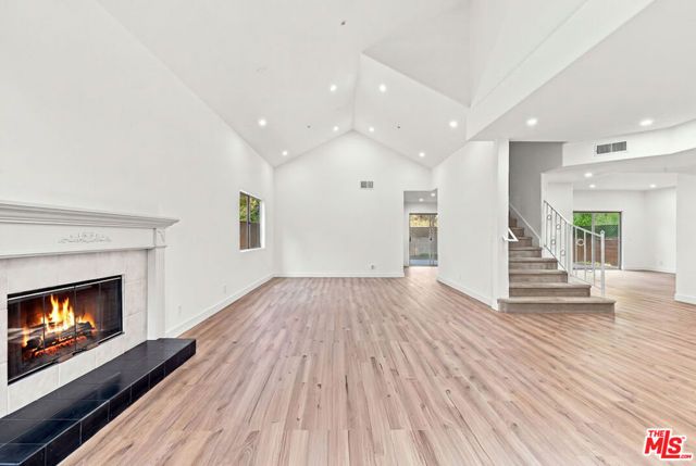 9400 Aqueduct Avenue, Los Angeles, CA 91343