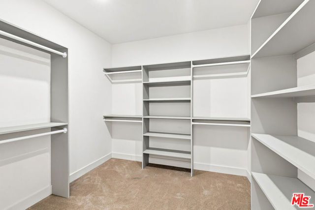 9400 Aqueduct Avenue, Los Angeles, CA 91343