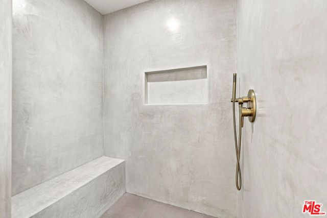 9400 Aqueduct Avenue, Los Angeles, CA 91343