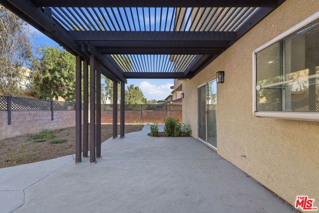 9400 Aqueduct Avenue, Los Angeles, CA 91343