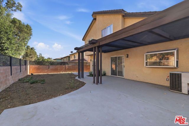 9400 Aqueduct Avenue, Los Angeles, CA 91343