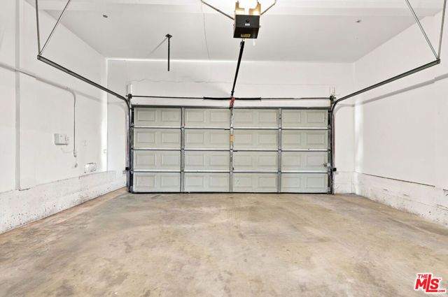 9400 Aqueduct Avenue, Los Angeles, CA 91343