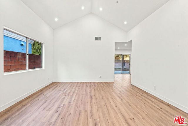 9400 Aqueduct Avenue, Los Angeles, CA 91343