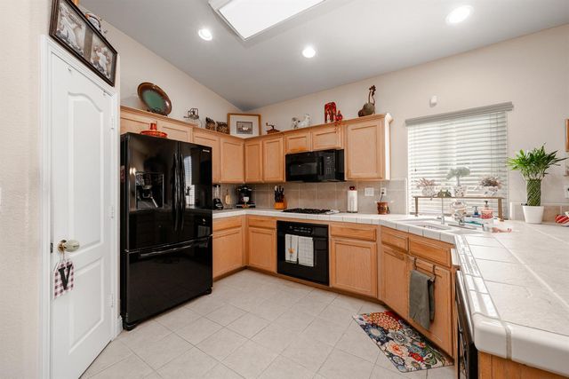 5660 E Florence Avenue, Fresno, CA 93727