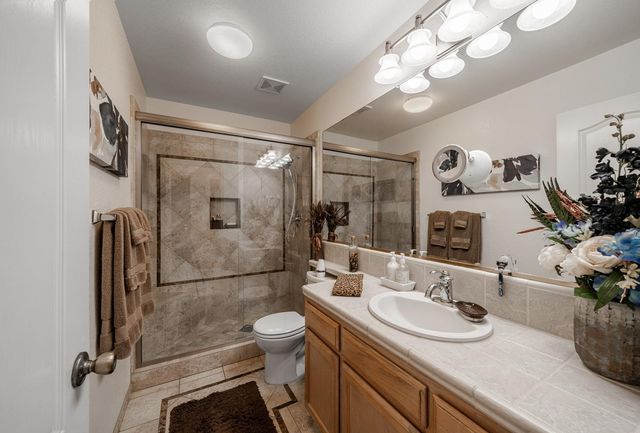 5660 E Florence Avenue, Fresno, CA 93727