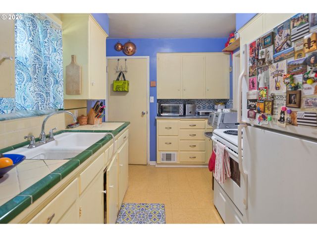 1523 Ne DEKUM St, Portland, OR 97211