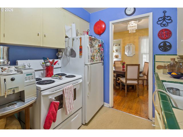 1523 Ne DEKUM St, Portland, OR 97211