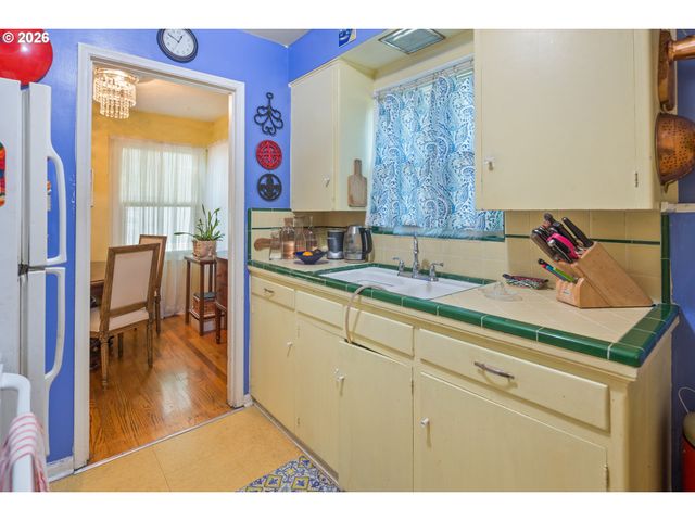 1523 Ne DEKUM St, Portland, OR 97211