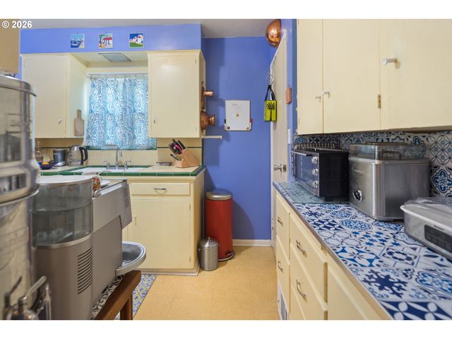 1523 Ne DEKUM St, Portland, OR 97211