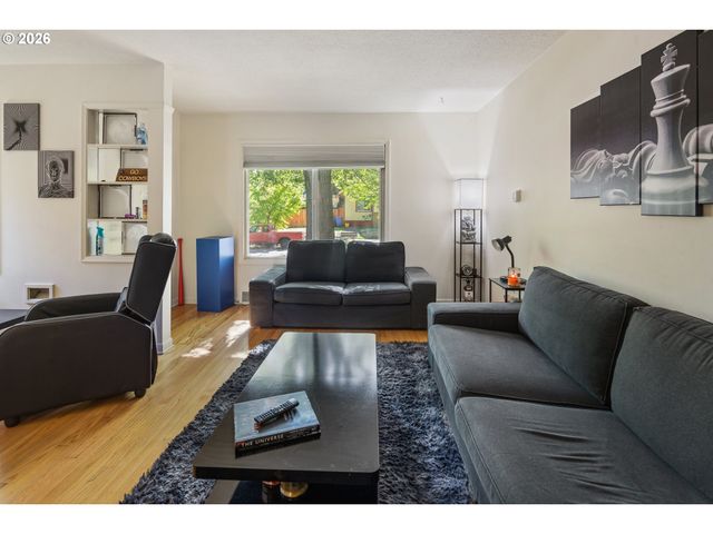 1523 Ne DEKUM St, Portland, OR 97211