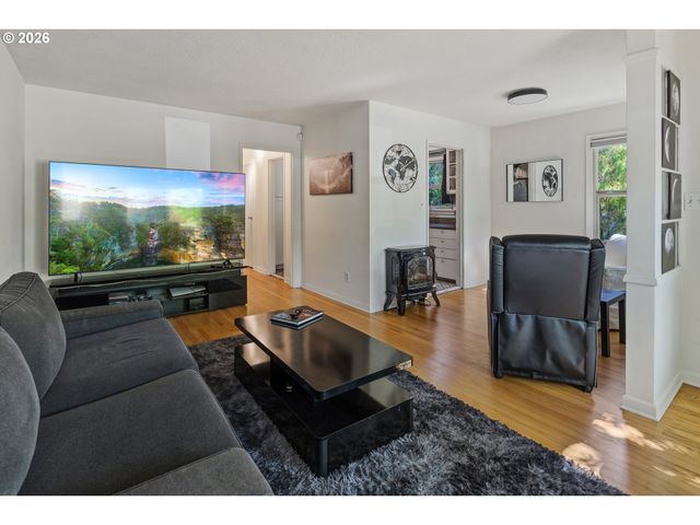 1523 Ne DEKUM St, Portland, OR 97211