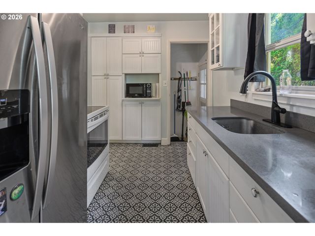 1523 Ne DEKUM St, Portland, OR 97211