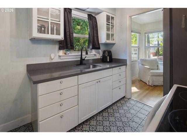1523 Ne DEKUM St, Portland, OR 97211