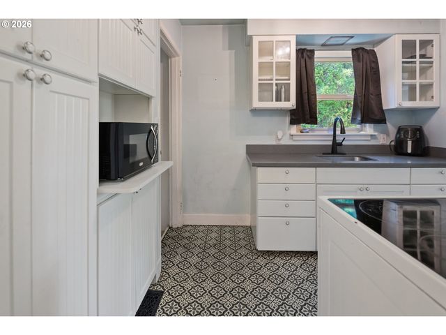 1523 Ne DEKUM St, Portland, OR 97211