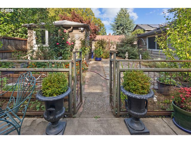 1523 Ne DEKUM St, Portland, OR 97211