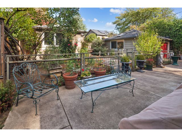 1523 Ne DEKUM St, Portland, OR 97211