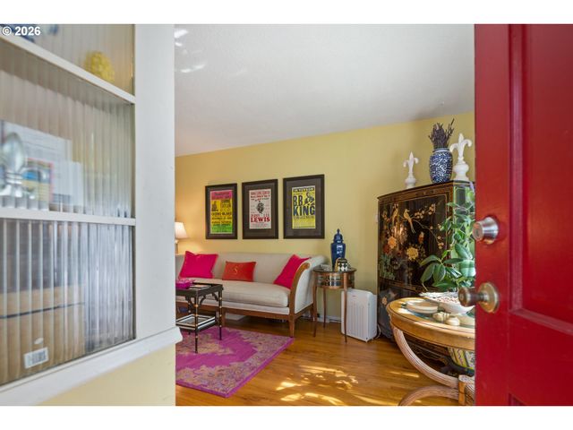 1523 Ne DEKUM St, Portland, OR 97211