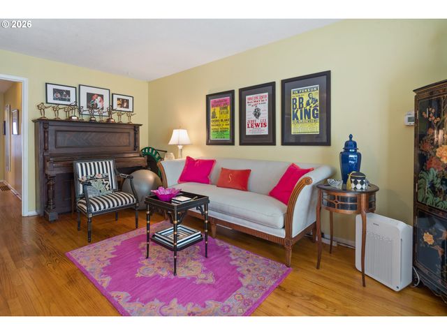 1523 Ne DEKUM St, Portland, OR 97211