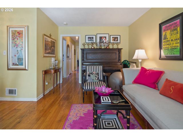 1523 Ne DEKUM St, Portland, OR 97211