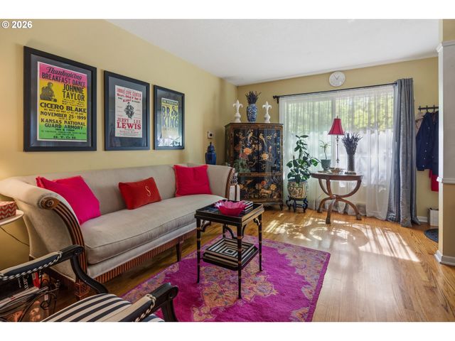 1523 Ne DEKUM St, Portland, OR 97211