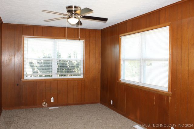 810 E 9th Street, Claremore, OK 74017