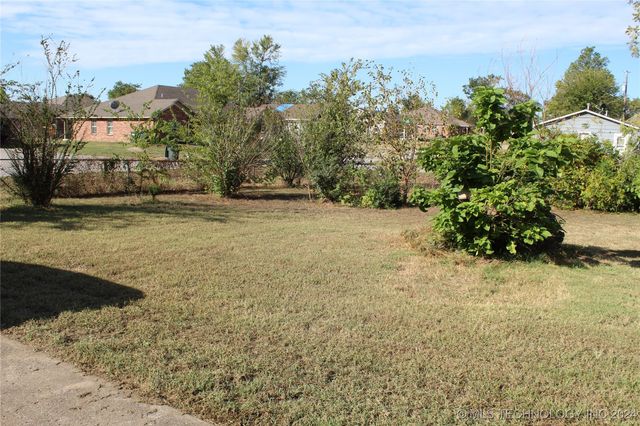 810 E 9th Street, Claremore, OK 74017