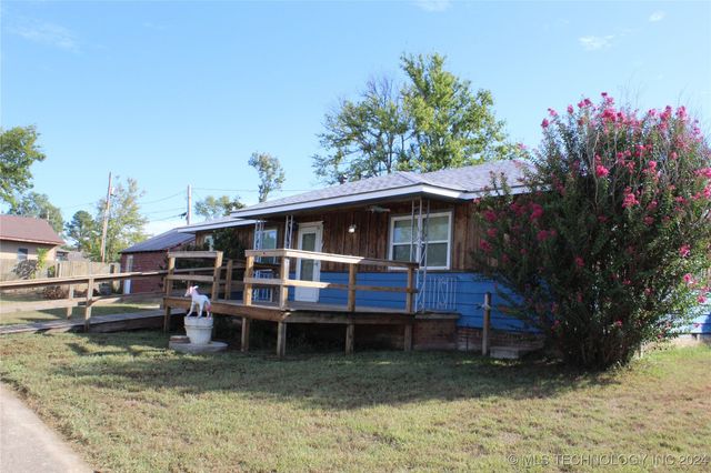 810 E 9th Street, Claremore, OK 74017