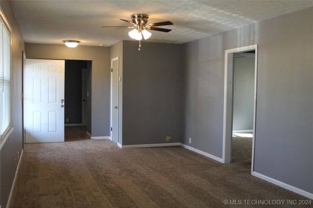 810 E 9th Street, Claremore, OK 74017
