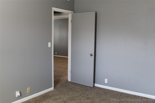 810 E 9th Street, Claremore, OK 74017