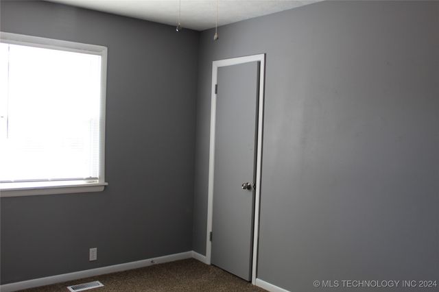 810 E 9th Street, Claremore, OK 74017