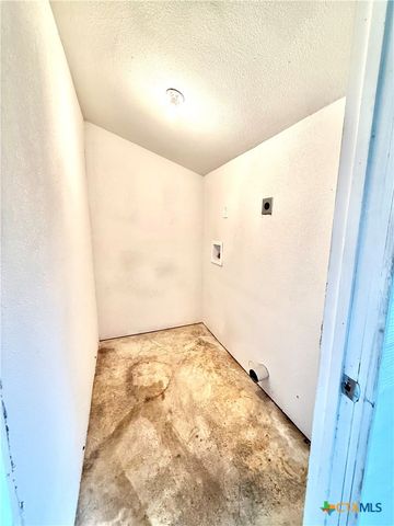 209 County Road 310, Rockdale, TX 76567