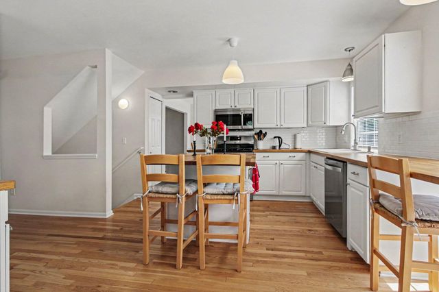 2225 Green Valley Court, Ann Arbor, MI 48103