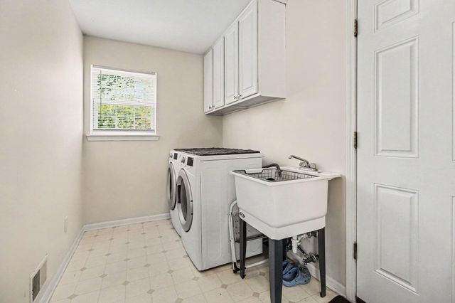 2225 Green Valley Court, Ann Arbor, MI 48103