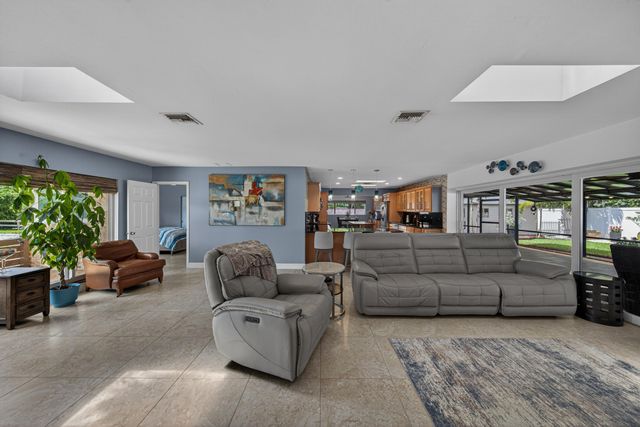 1571 SE 24th Avenue, Pompano Beach, FL 33062