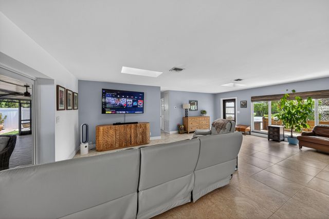 1571 SE 24th Avenue, Pompano Beach, FL 33062