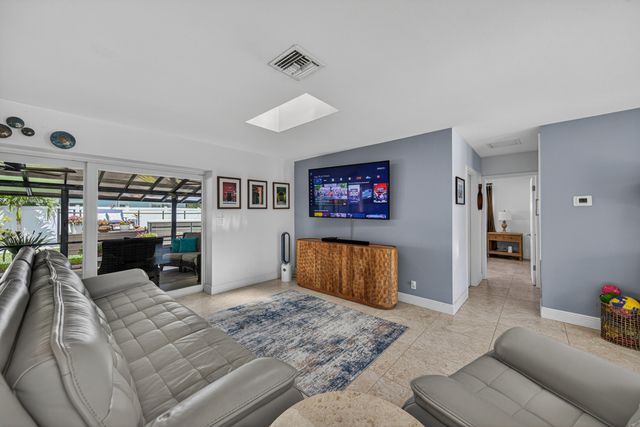 1571 SE 24th Avenue, Pompano Beach, FL 33062