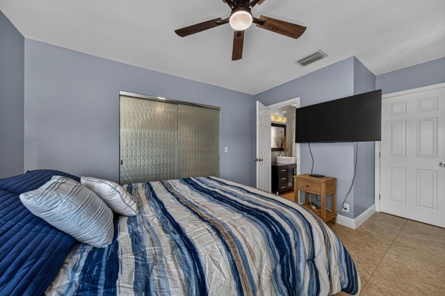 1571 SE 24th Avenue, Pompano Beach, FL 33062