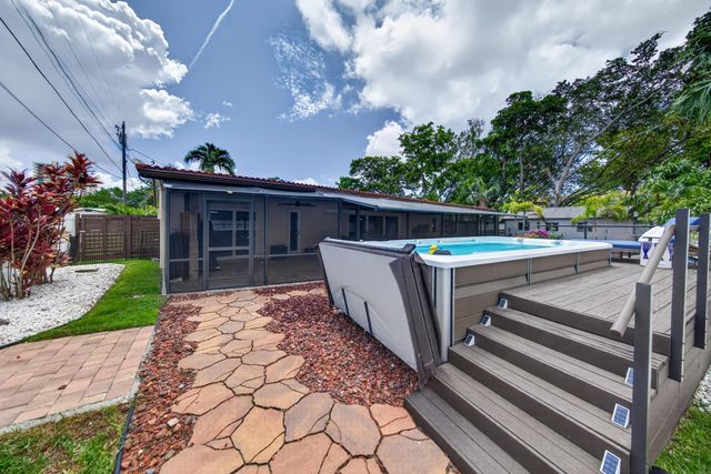 1571 SE 24th Avenue, Pompano Beach, FL 33062