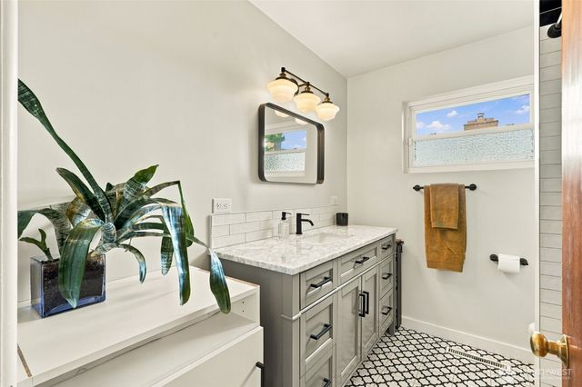 709 Colby Avenue, Everett, WA 98201