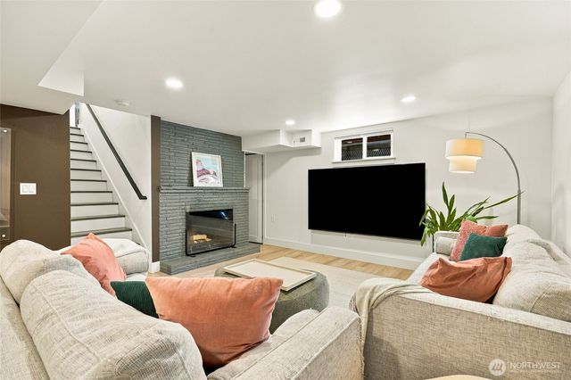 709 Colby Avenue, Everett, WA 98201