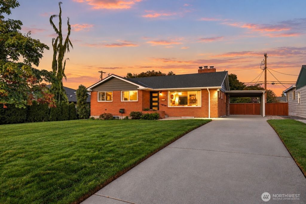 709 Colby Avenue, Everett, WA 98201