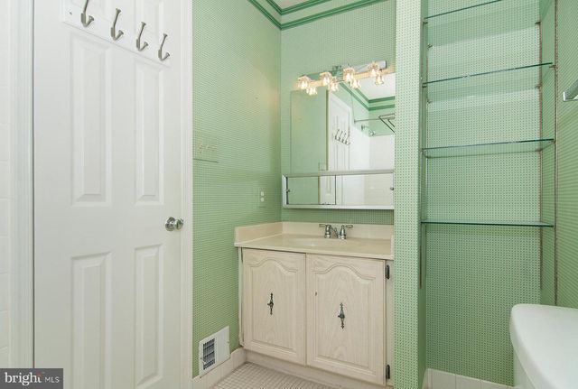 11400 DORCHESTER LN, Rockville, MD 20852