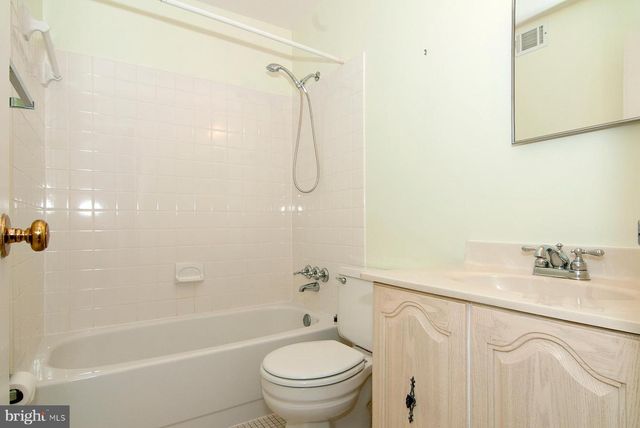 11400 DORCHESTER LN, Rockville, MD 20852